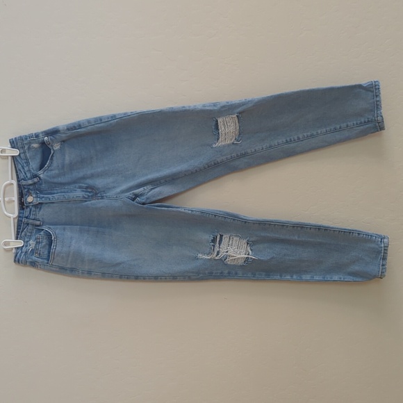 Missguided Denim - Missguided Riot High Rise Mom Distressed Denim Jean Loose Fit - Size 4